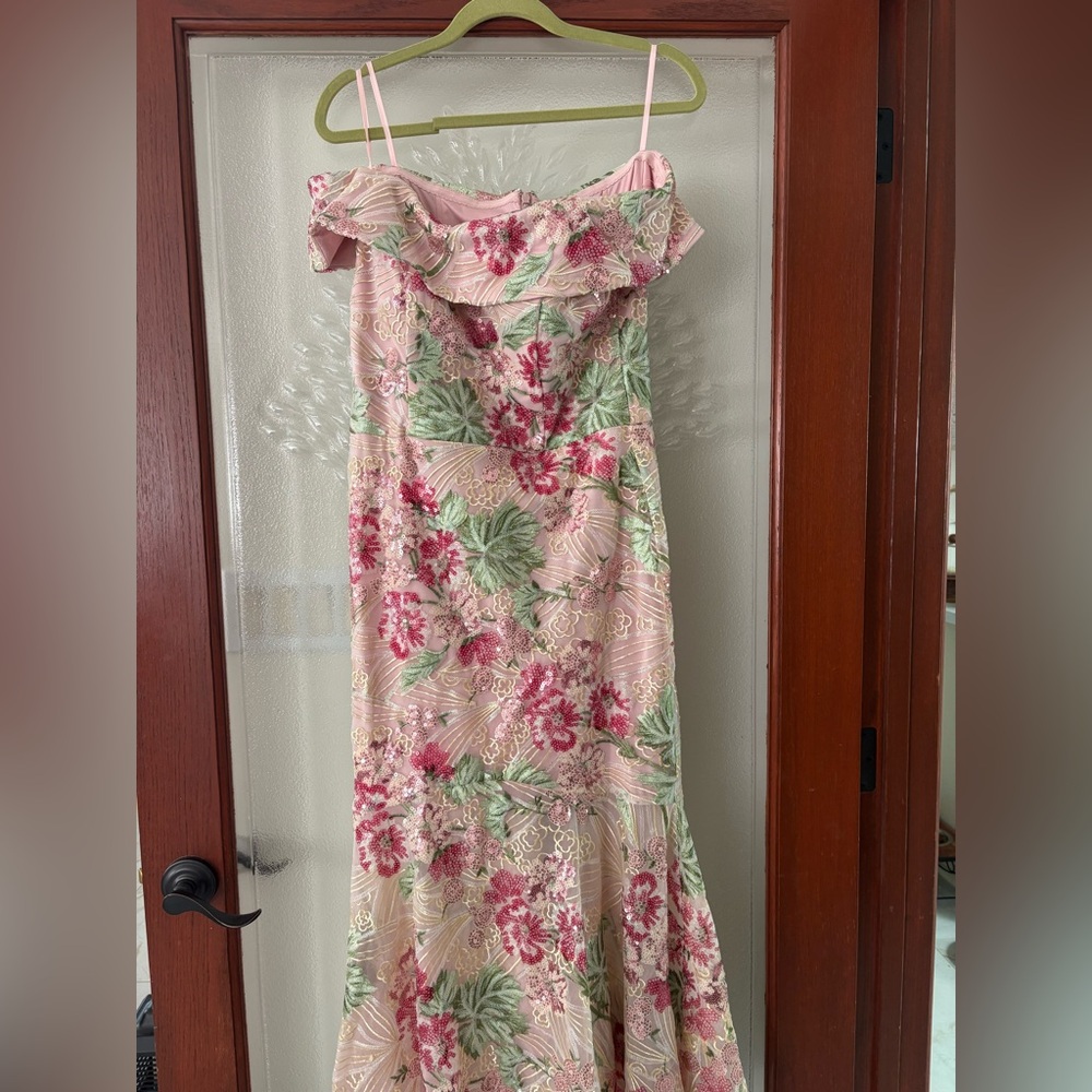 Xscape Gown - Picture 5 of 7